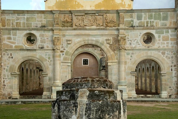 Santiago Matamoros, capilla abierta façade & cross stump - Santiago Matamoros, capilla abierta (basílica)