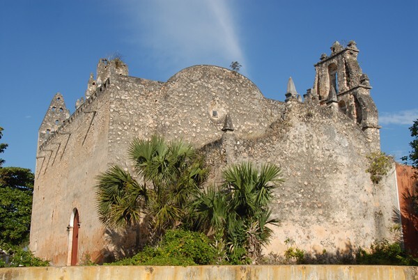 La Asunción, apse & sacristy espadaña - Tixcuytún, Yucatán
