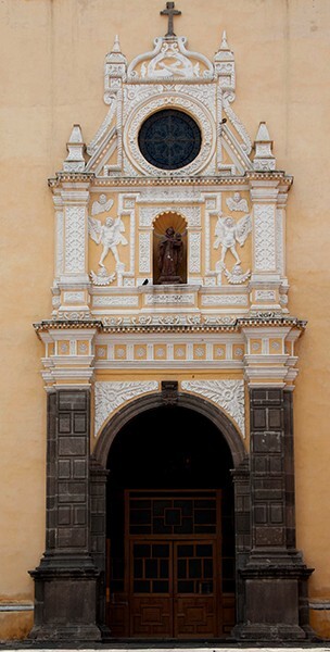 Façade & main portal - San Francisco de Asís