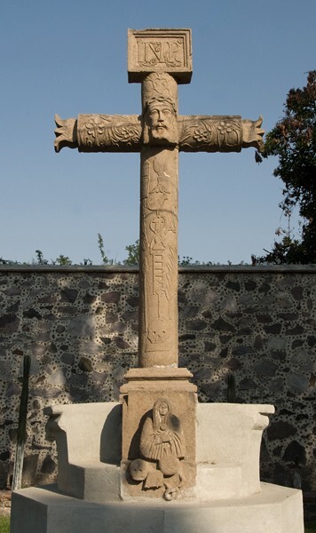 Atrial cross, front - San Agustín, nave, capilla abierta & atrial cross