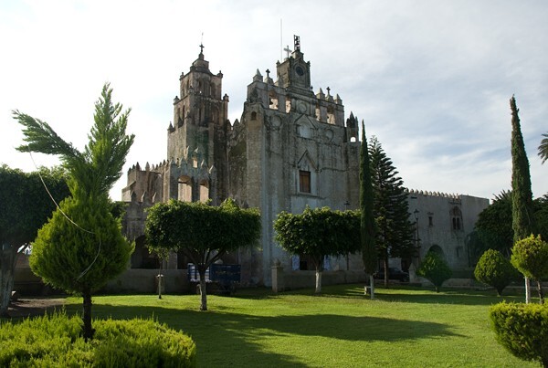 Façade & bell-tower - San Mateo