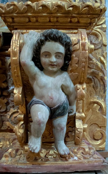Lower tier, pillar base putto - nave La Pasión altar