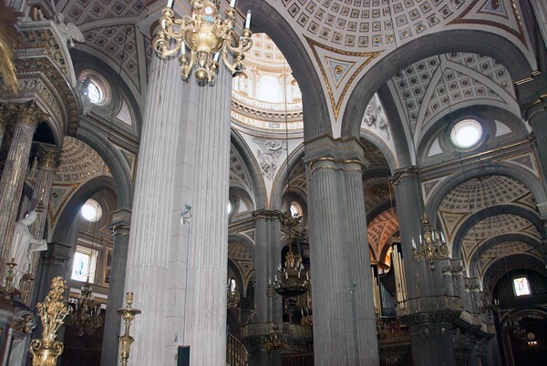 Basilica naves, vaults & pillars - Catedral de la Inmaculada Concepción