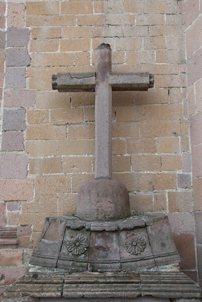 Façade cross - San Martín