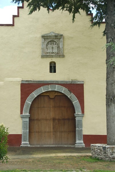 San Felipe, façade, portal alfiz & relief - San Felipe Sultepec, Tlaxcala