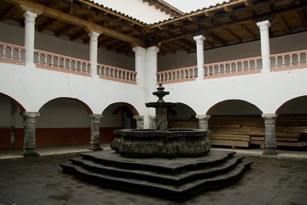 Zacatlan, Puebla, SS Pedro y Pablo, cloister & fountain - Zacatlán de las Manzanas, Puebla
