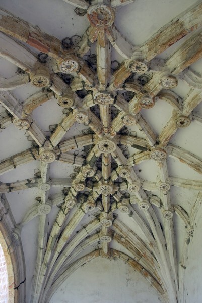 Capilla abierta, ribbed vault - San Martín, façade, posa chapel & atrial cross