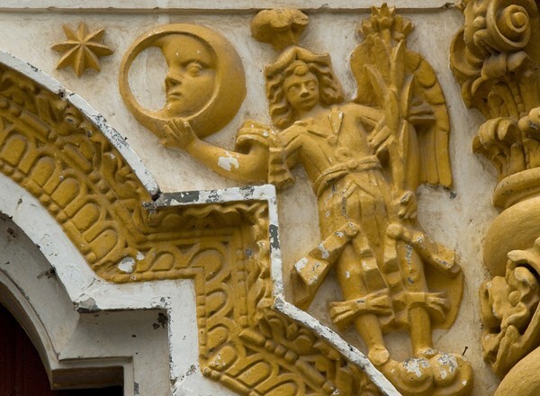 Santa María, façade portal, right spandrel relief, archangel with moon - Santa María Atlihuetzía, Tlaxcala