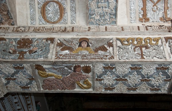 Los Santos Reyes, sotocoro beam - Los Santos Reyes, façade, nave & sotocoro