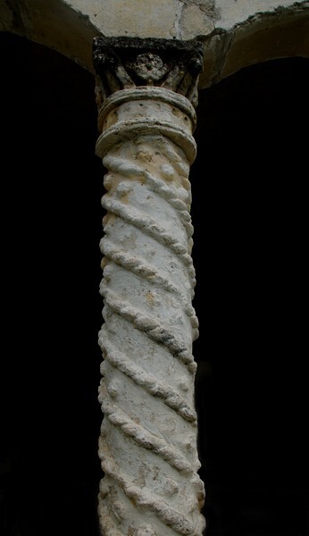 Helicoidal column - La Tercena