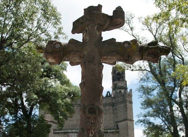 Atrial cross, front - San Miguel Arcángel, façade, portería, crosses & porciúncula door