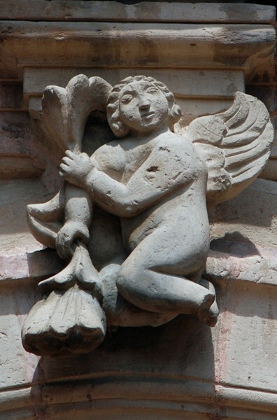 Lower cloister arch keystone, cherub - Santiago