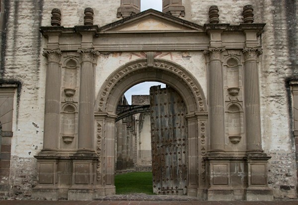 Façade, main portal - Santiago Apóstol (ruins)