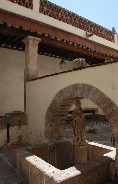 Lower patio aljibe - Casa Natal de Morelos (Birth home of José María Morelos)