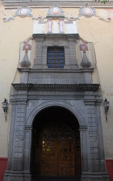 Façade & main portal - San Antonio