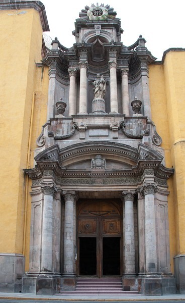 Celaya, Guanajuato, El Carmen, lateral façade - Neoclassicism: Spain's Last Bid