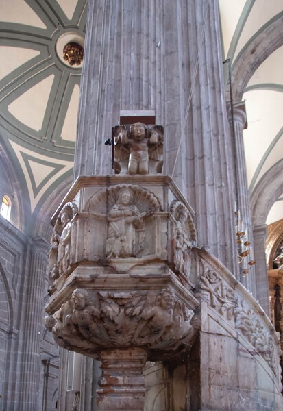 Pulpit & pier - Catedral de La Asunción