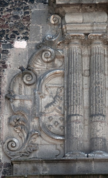Façade, second story columns & Franciscan insignia (left) - Santiago