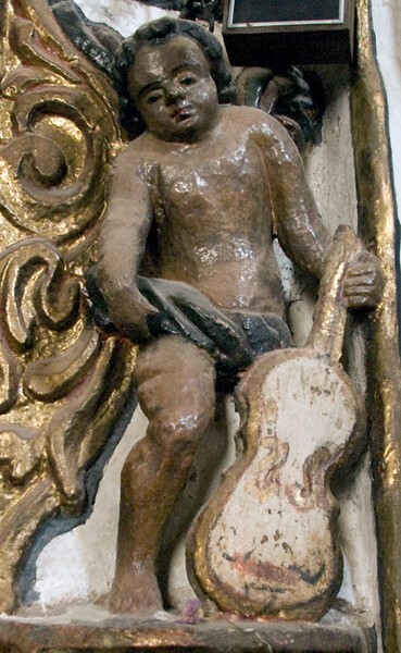 Nave wall, musical cherub - Nave