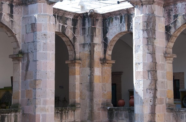 San Francisco, upper cloister walk pillars - San Francisco