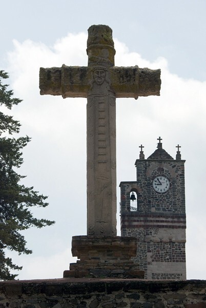 Atrial  cross, front - SS Pedro y Pablo