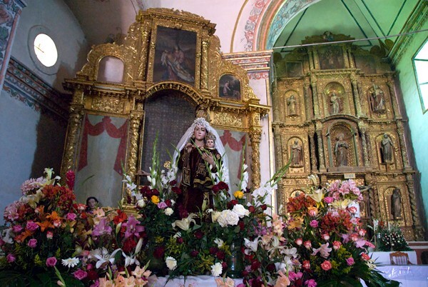 High altar & left return altar - Santa Ana, high & nave altars