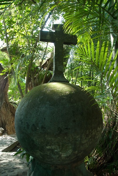 Tlapechcalco cross, back with globe - Tepoztlán, Morelos
