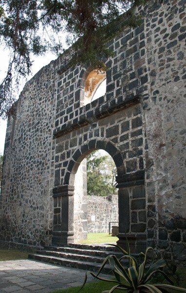 Façade portal - San Juan Evangelista, convento