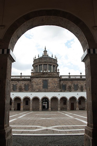 Guadalajara, Jalisco, Hospicio Cabañas, large patio - Neoclassicism: Spain's Last Bid