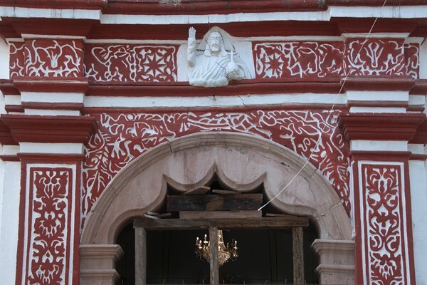 Santa María, façade portal, mixtilinear archivolt & architrave - Tulantongo, México