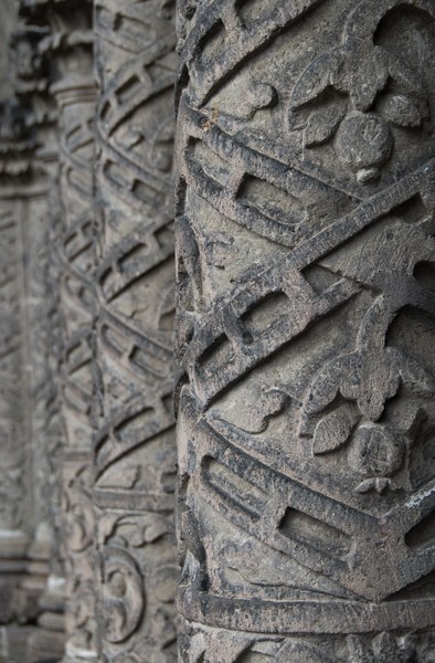 Upper story cloister pillars - La Merced (cloister)