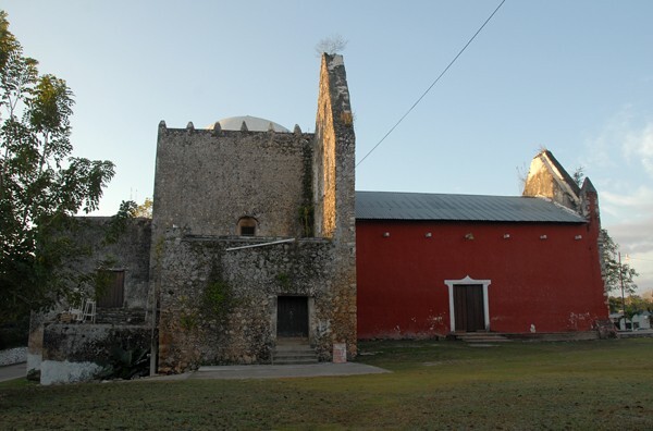 La Candelaria, exterior nave & apse (capilla abierta) - Tibolón, Yucatán