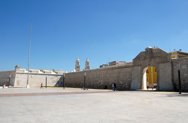 Puerta de Mar & Baluarte La Soledad - Baluartes (Bastions)