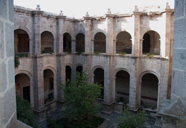 Cloister - San Pablo, nave, sacristy & cloister