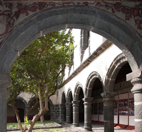 Cloister arches - San Juan Evangelista, convento