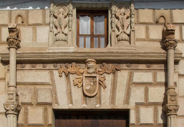 Main portal, architrave, finial & window - Casa de la Sirena