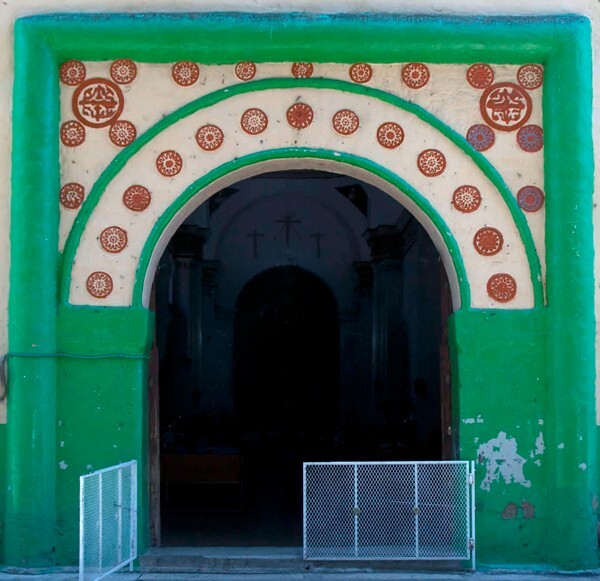 La Santa Cruz, façade portal alfiz - Santa Cruz Mixtepec, Oaxaca