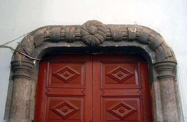 Santa María de Jesús, sacristy door archivolt - Santa María de Jesús