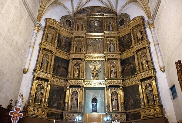 San Miguel Arcángel, high altar - San Miguel Arcángel, nave & high altar