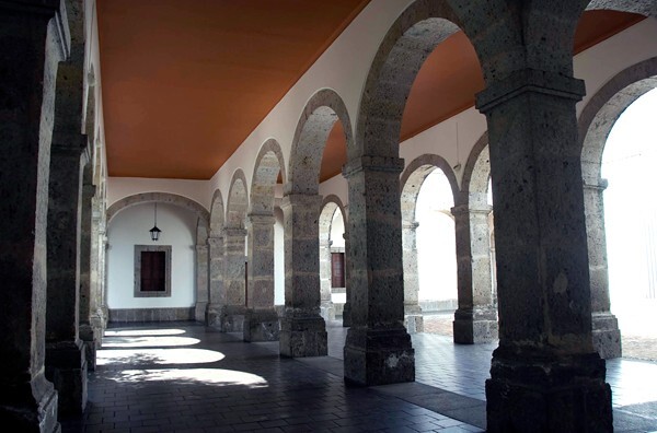 Large patio colonnade - Hospicio Cabañas