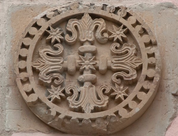 San Cristóbal, façade escutcheon, Dominican insignia - San Cristóbal Suchixtlauca, Oaxaca
