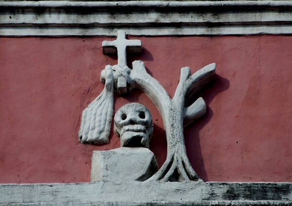 Lateral portal relief, Calvary cross - San Jerónimo