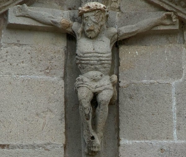 Façade, upper pediment Crucifixion - San Juan Bautista, façade, portería & posa chapels