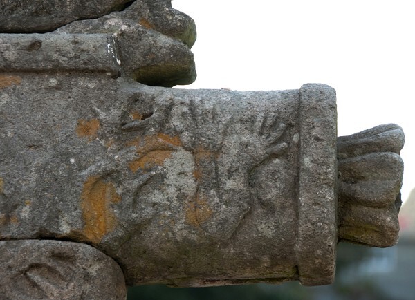 Atrial cross back, right finial - San Jerónimo