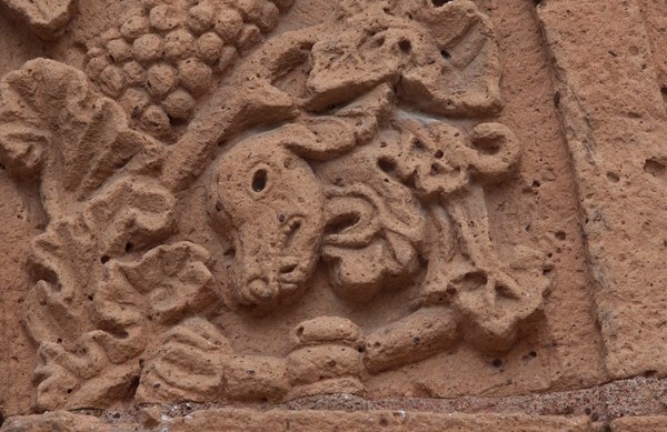 Façade archivolt details - San Jerónimo