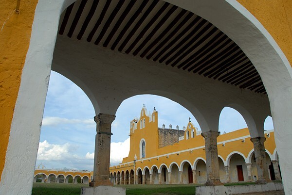 East & South colonnades - San Antonio de Padua