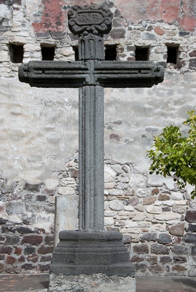 Cloister cross - Santiago Apóstol (ruins)