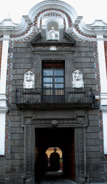 Main portal - Ex-Colegio de San Pedro