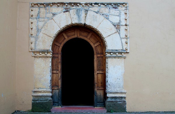 Santa María, lateral door alfiz - Chilchota, Michoacán