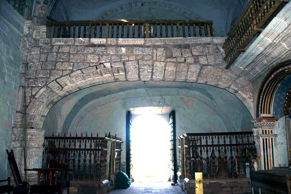 Sotocoro arch - Nave, altars, choir, baptistry, pulpit